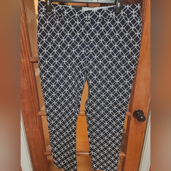 Crown & Ivy Navy and White Cropped Pants - Picture 1 of 4